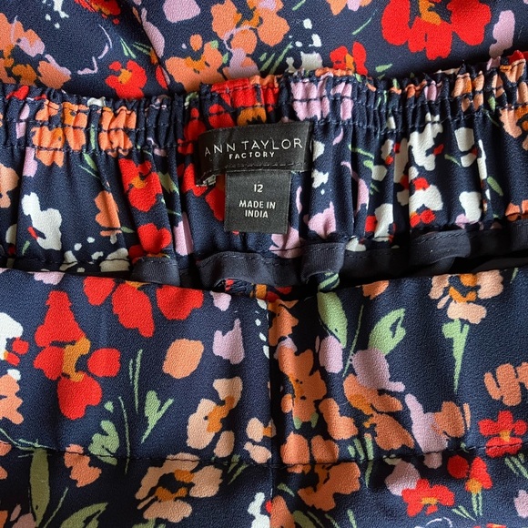 Ann Taylor Wide Leg Flowy Floral Pants Size: 12 - Picture 4 of 4